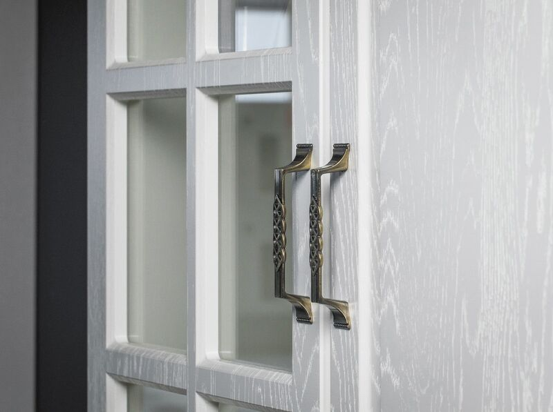 Ливерпуль Шкаф - витрина Белый/Ясень ваниль